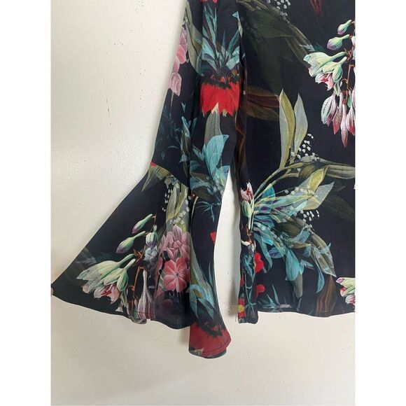 Karen Kane Floral Blouse Small Black Realistic Graphics Bell Sleeve Made in USA - Picture 4 of 9